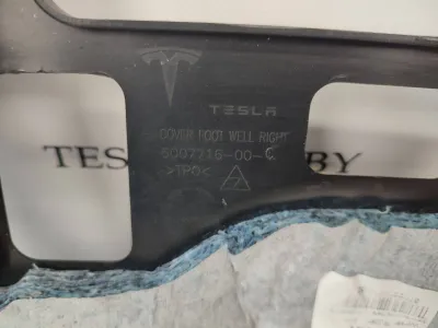 Пластик салона Tesla Model S 2017 — фото 4