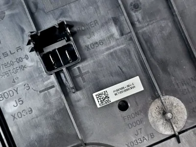 Блок управления BCM (бортовой сети) (Body Control Module) Боди левый Tesla Model 3 2023 — фото 2