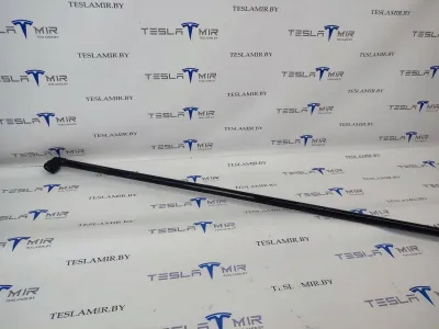 Патрубок системы охлаждения пластиковый передний Tesla Model Y 2021