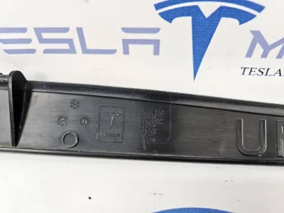 Заслонка корпуса центрального люверса правая Tesla Model 3 2020 — фото 3