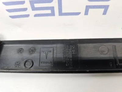 Заслонка корпуса центрального люверса правая Tesla Model 3 2020 — фото 3