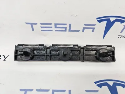 Кронштейн порога задний Tesla Model S 2017