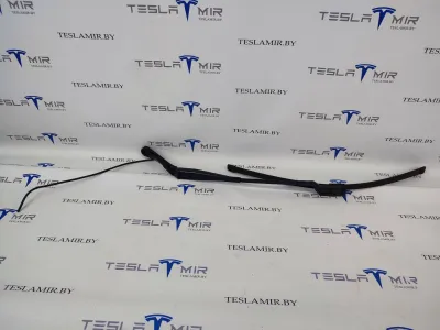 Щеткодержатель (поводок стеклоочистителя, дворник) левый Tesla Model 3 2020