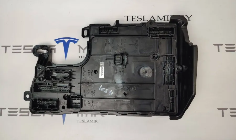 Блок управления BCM (бортовой сети) (Body Control Module) Боди левый Tesla Model 3 2021 — фото 1