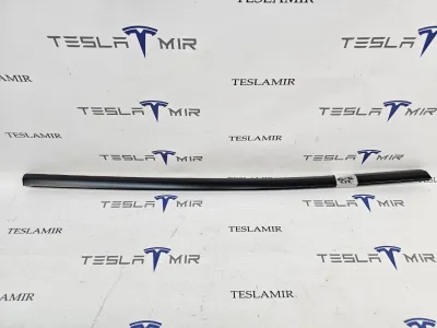 Молдинг двери передней правой Tesla Model 3 2023