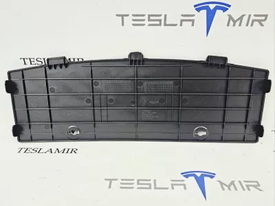 Заглушка заднего бампера под крюк Tesla Model 3 2024 — фото 2