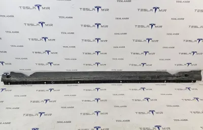 Накладка на порог правая Tesla Model Y 2024