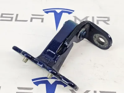 Петля двери задней верхняя правая Tesla Model Y 2024