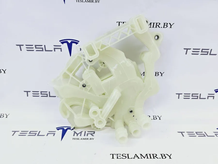 Тепловой насос Tesla Model Y 2021 — фото 1