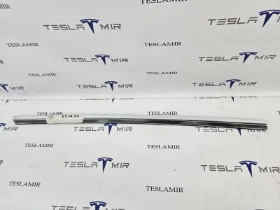 Молдинг двери (хром) передний правый Tesla Model 3 2019