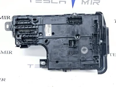 Блок управления BCM (бортовой сети) (Body Control Module) Боди правый Tesla Model Y 2021