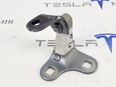 Петля двери передней левой Tesla Model Y 2025