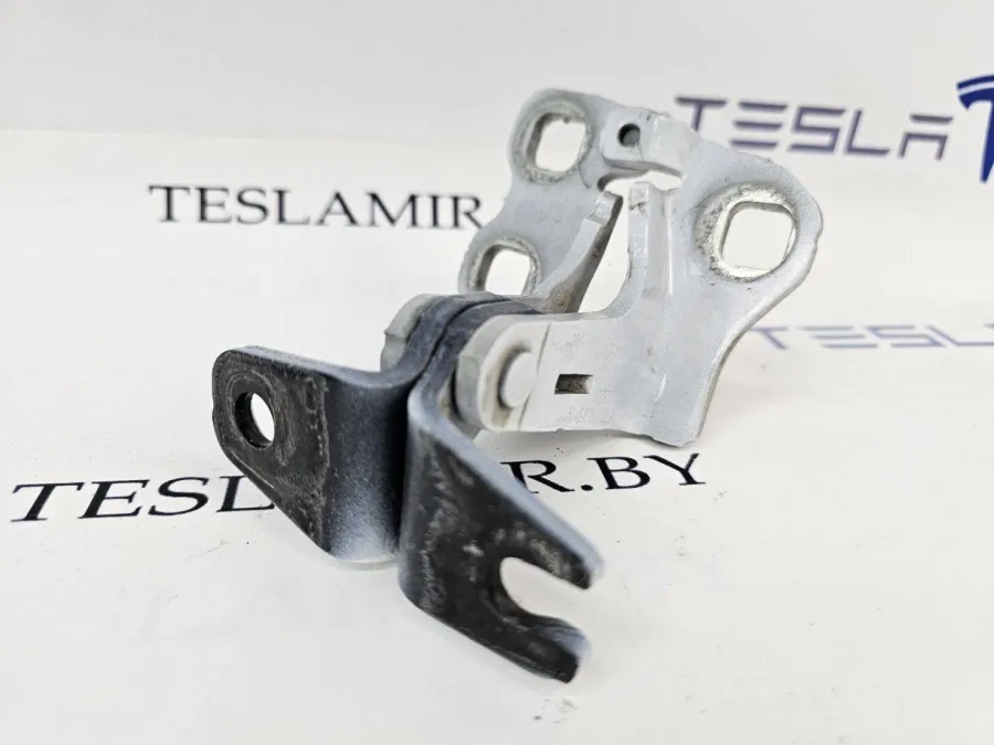 Петля двери передней верхняя левая Tesla Model 3 2023 — фото 1