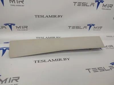 Накладка бардачка нижняя Tesla Model S 2018