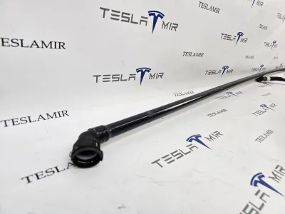 Патрубок системы охлаждения пластиковый Tesla Model 3 2020 — фото 2