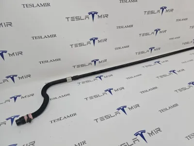 Патрубок системы охлаждения пластиковый Tesla Model 3 2024