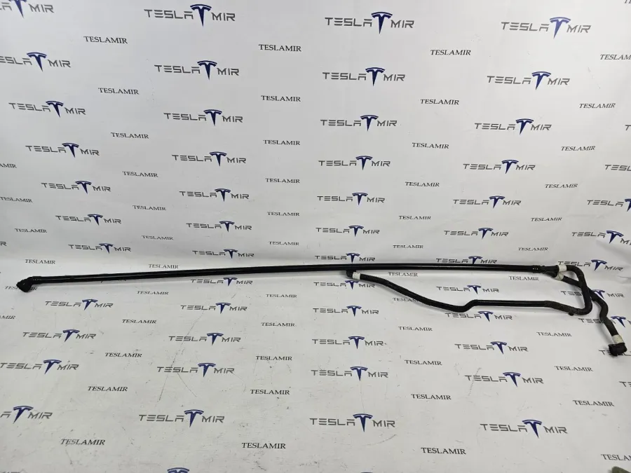 Патрубок системы охлаждения пластиковый Tesla Model 3 2020 — фото 1