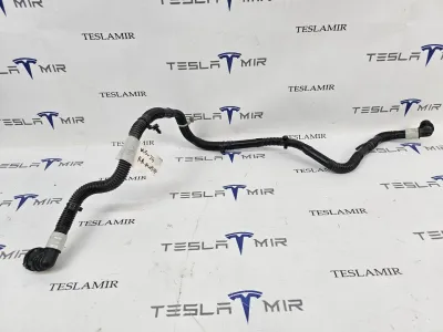 Патрубок системы охлаждения пластиковый Tesla Model S 2022