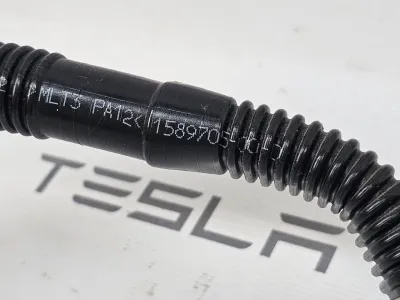 Патрубок системы охлаждения пластиковый Tesla Model S 2022 — фото 2