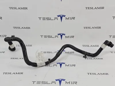 Патрубок системы охлаждения пластиковый Tesla Model S 2022