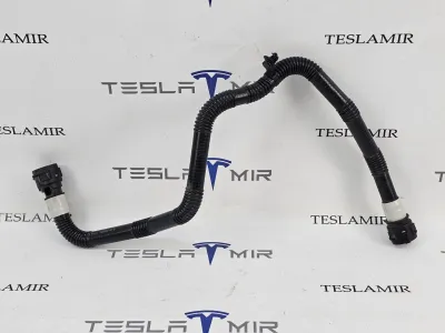 Патрубок системы охлаждения пластиковый Tesla Model S 2022