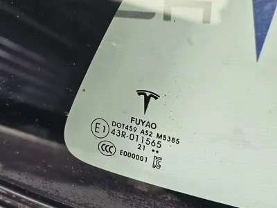 Стекло кузовное заднее правое Tesla Model S 2018 — фото 2