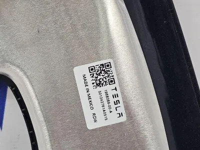 Камера салона + накладка на зеркало Tesla Model 3 2025 — фото 4