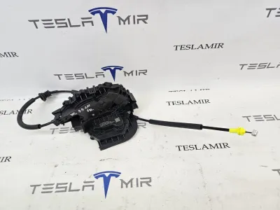 Замок двери передней левой Tesla Model 3 2025