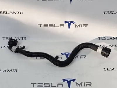 Патрубок системы охлаждения пластиковый передний Tesla Model 3 2025
