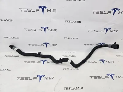 Патрубок системы охлаждения пластиковый передний Tesla Model Y 2025