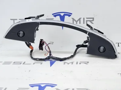 Кнопки управления на руле Tesla Model 3 2024
