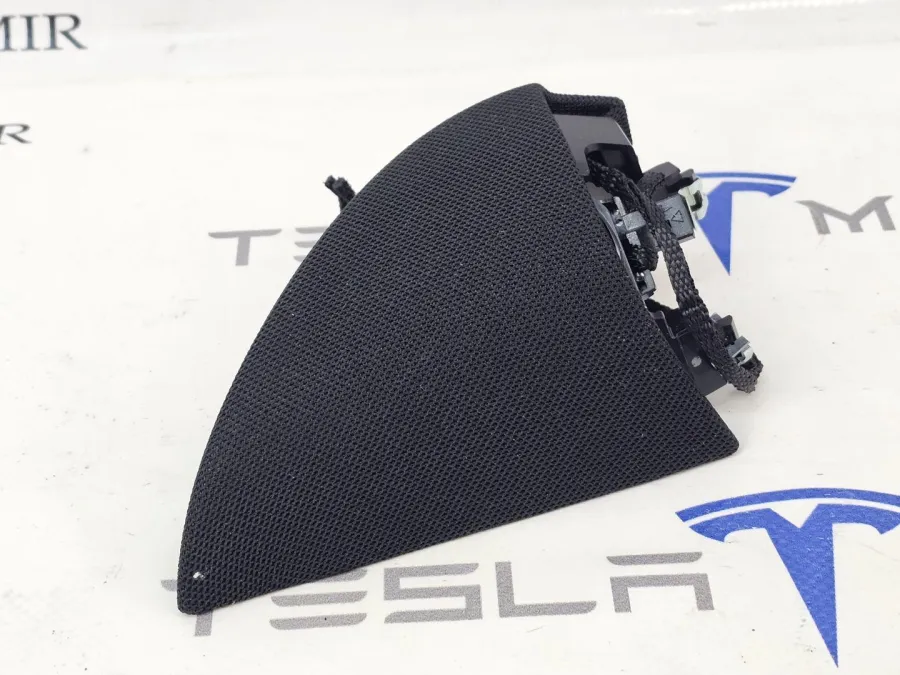 Сетка на динамик двери передней левой Tesla Model Y 2024 — фото 1
