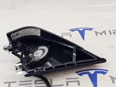 Сетка на динамик двери передней левой Tesla Model Y 2024 — фото 2