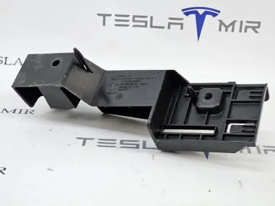 Кронштейн передней панели (телевизора) Tesla Model 3 2024