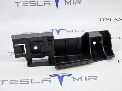 Кронштейн передней панели (телевизора) Tesla Model 3 2024 — фото 3
