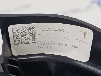 Сетка на динамик двери передней левой Tesla Model Y 2022 — фото 3