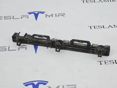 Кронштейн порога передний правый Tesla Model S 2018