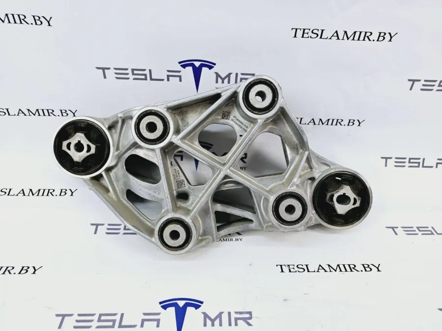 Кронштейн двигателя передний Tesla Model S 2022 — фото 1