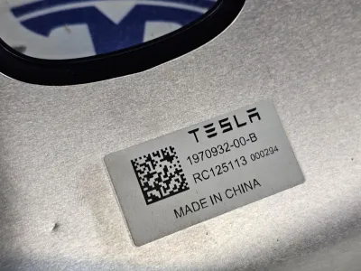 Камера салона + накладка на зеркало Tesla Model Y 2025 — фото 3