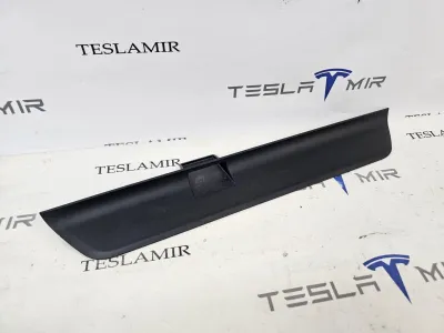 Накладка на порог правая Tesla Model 3 2025