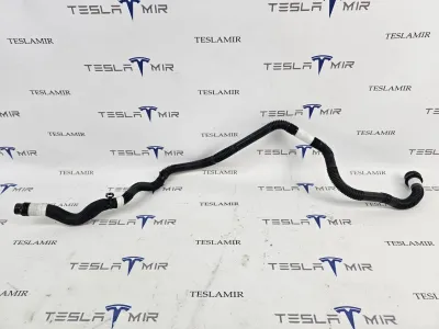 Патрубок системы охлаждения пластиковый передний Tesla Model Y 2025