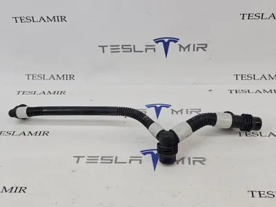 Патрубок системы охлаждения пластиковый передний левый Tesla Model Y 2024