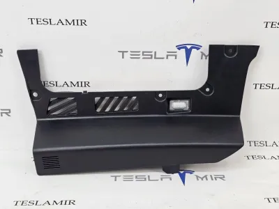 Пластик салона Tesla Model Y 2024