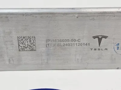 Усилитель бокса подкапотного Tesla Model Y 2024 — фото 3