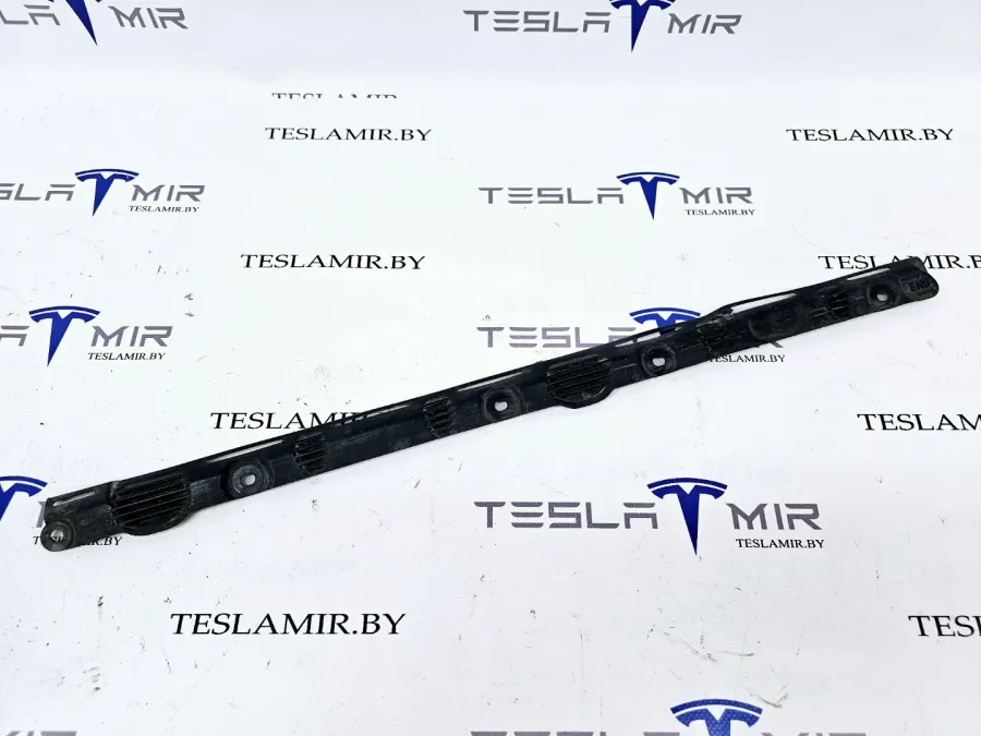 Накладка батареи высоковольтной боковая передняя Tesla Model S 2017 — фото 1