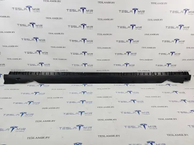 Накладка на порог правая Tesla Model Y 2021