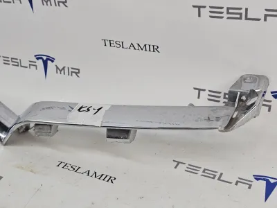 Накладка V-образная декоративная переднего гриля (птичка) Tesla Model S 2018 — фото 3