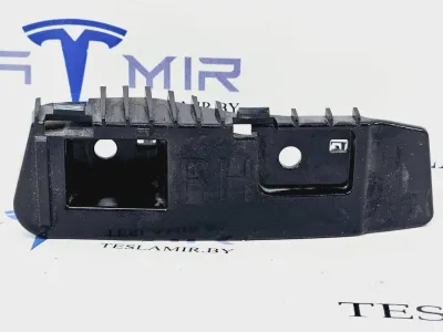 Кронштейн крепления фонаря правый Tesla Model 3 2023