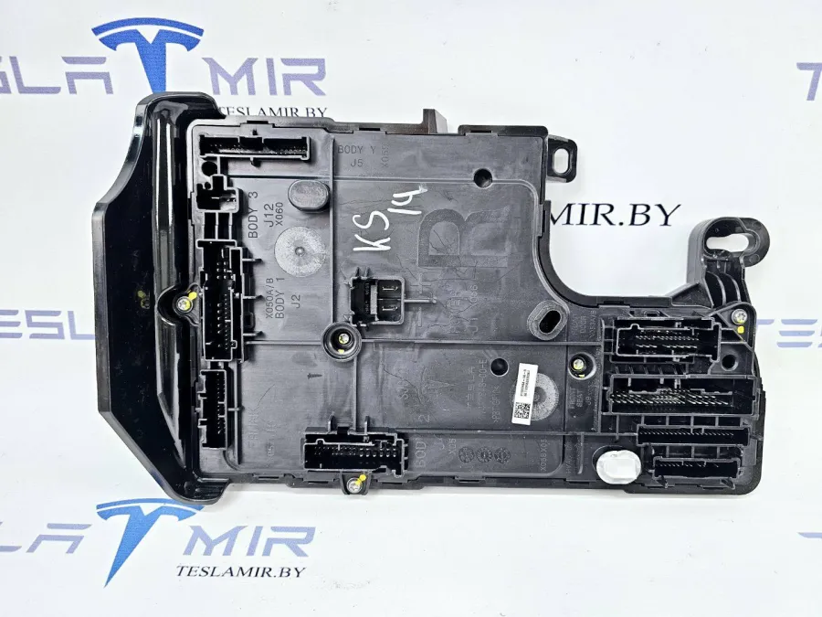 Блок управления BCM (бортовой сети) (Body Control Module) Боди правый Tesla Model 3 2022 — фото 1