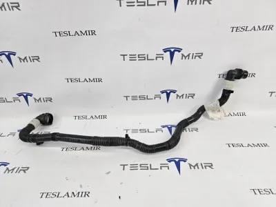 Патрубок системы охлаждения пластиковый Tesla Model S 2022